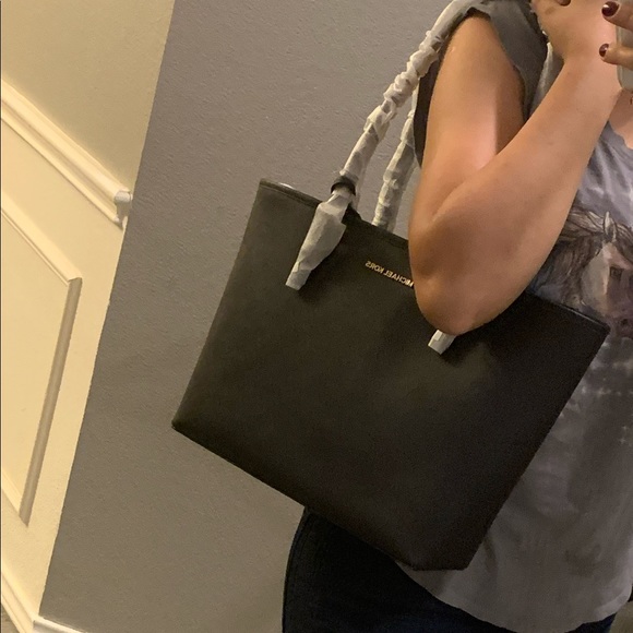 New MK 🖤bag and wallet received for @leanicash - Picture 8 of 8